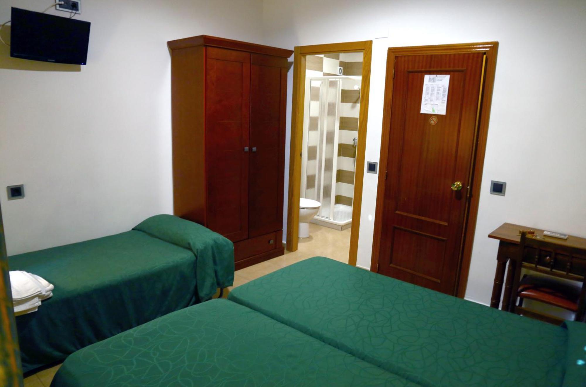 Hostal Muralla プラセンシア エクステリア 写真